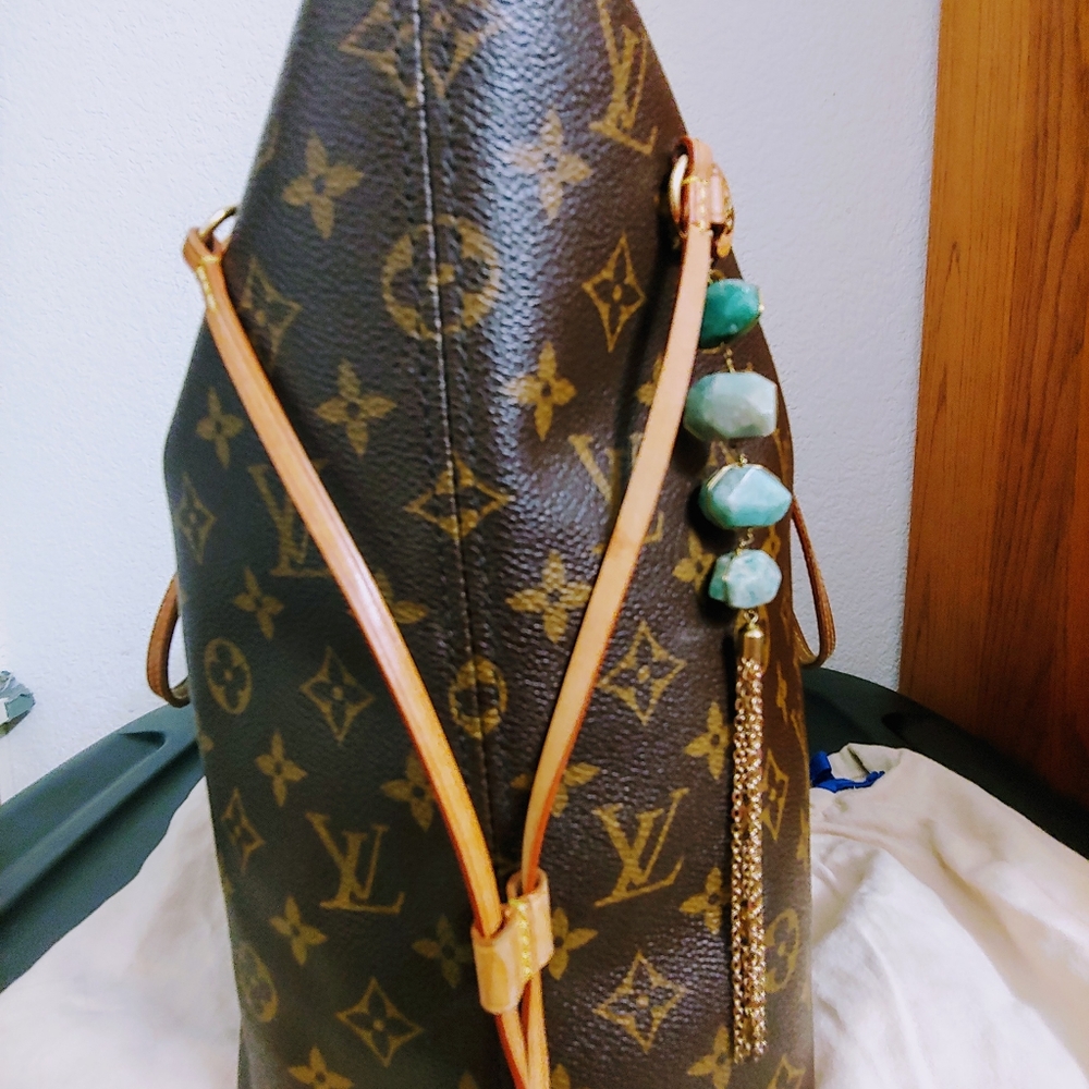 Louis Vuitton MM Hobo Bag - Picture 4 of 5